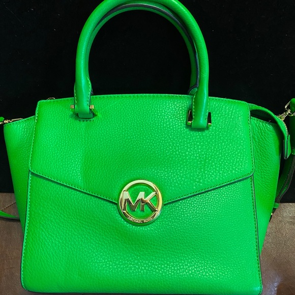 Michael Kors MK Signature Large Jet Set Shoulder Tote, Black  Michael Kors